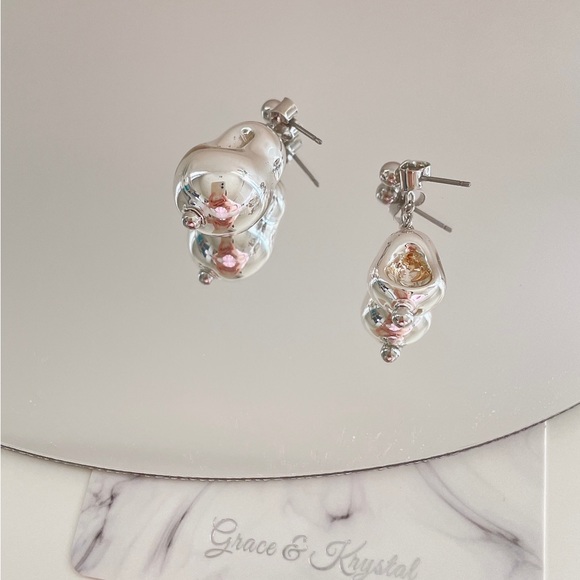 Premium Mismatched irregular shaped silver bean drop earrings - Picture 4 of 6